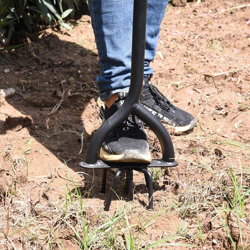 Long handled garden claw step