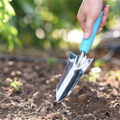 Unveiling the Distinctions: Hand Trowel vs. Hand Transplanter