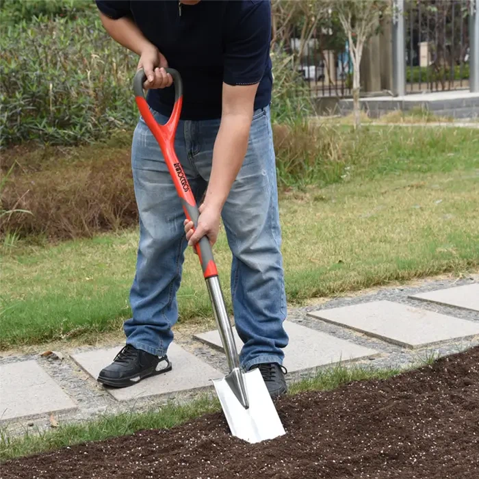 Stainless vs. Carbon: Choosing Garden Tools